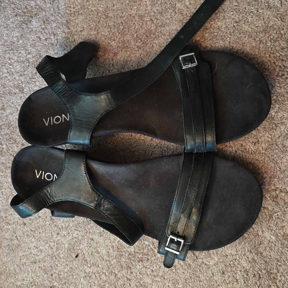 Vionic Laurie black wedge sandal
